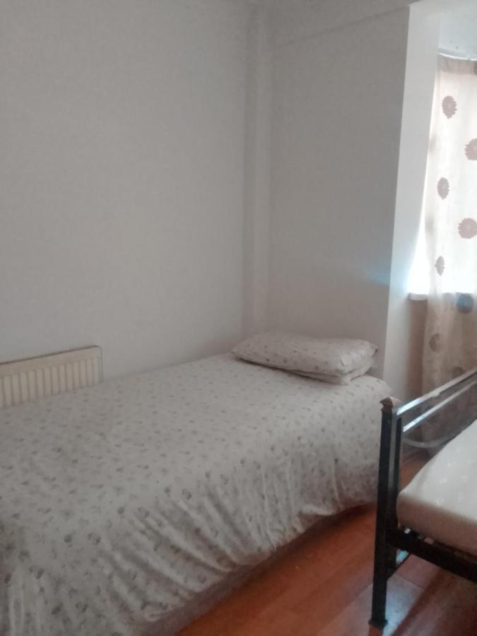 לונדון Private Rooms In 3 Bedroom Flat!! מראה חיצוני תמונה