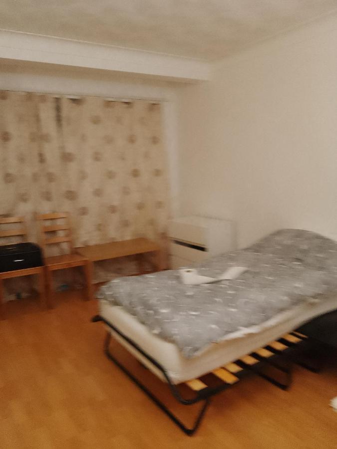 לונדון Private Rooms In 3 Bedroom Flat!! מראה חיצוני תמונה