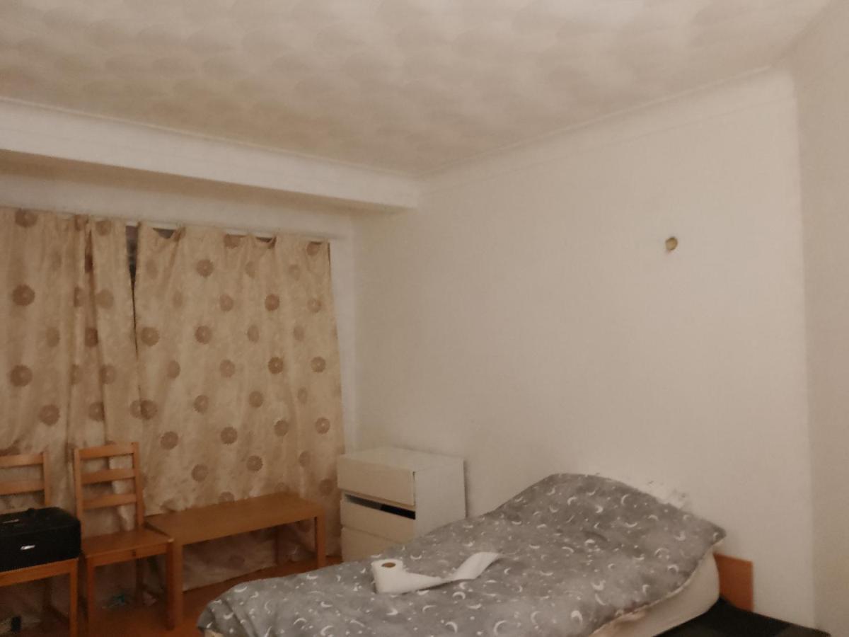 לונדון Private Rooms In 3 Bedroom Flat!! מראה חיצוני תמונה