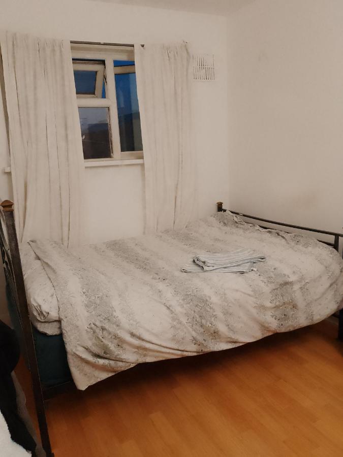 לונדון Private Rooms In 3 Bedroom Flat!! מראה חיצוני תמונה