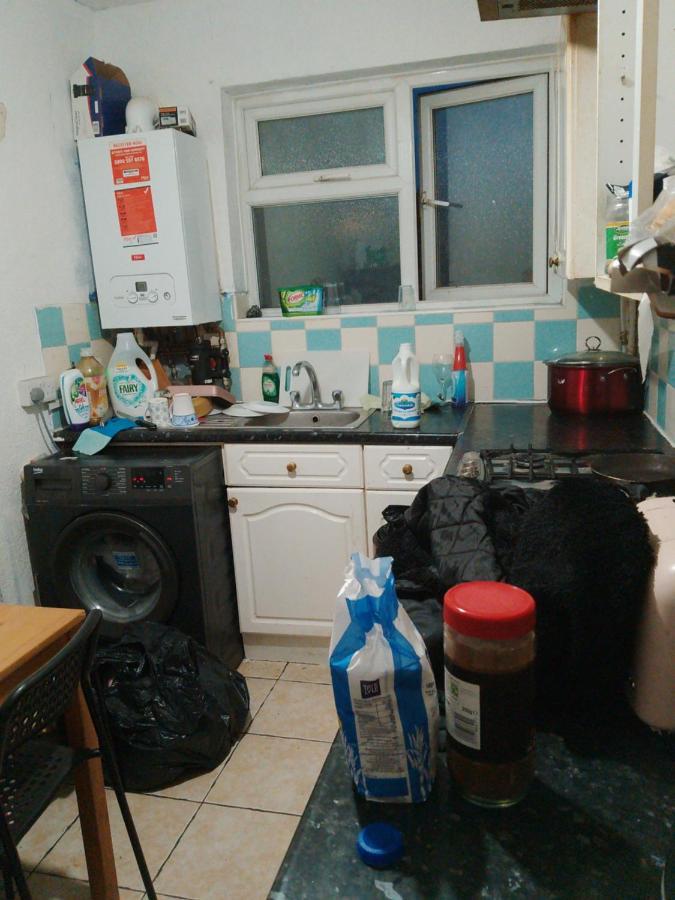 לונדון Private Rooms In 3 Bedroom Flat!! מראה חיצוני תמונה